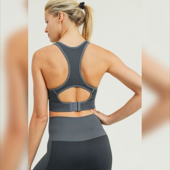 Chevron Track Seamless Hybrid Racerback Sports Bra - Picture 5 of 8